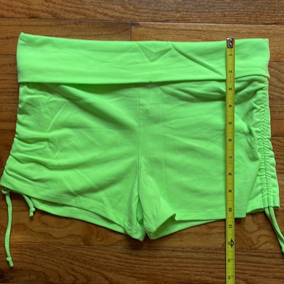 Green Shorts NWT- size small - Picture 5 of 5
